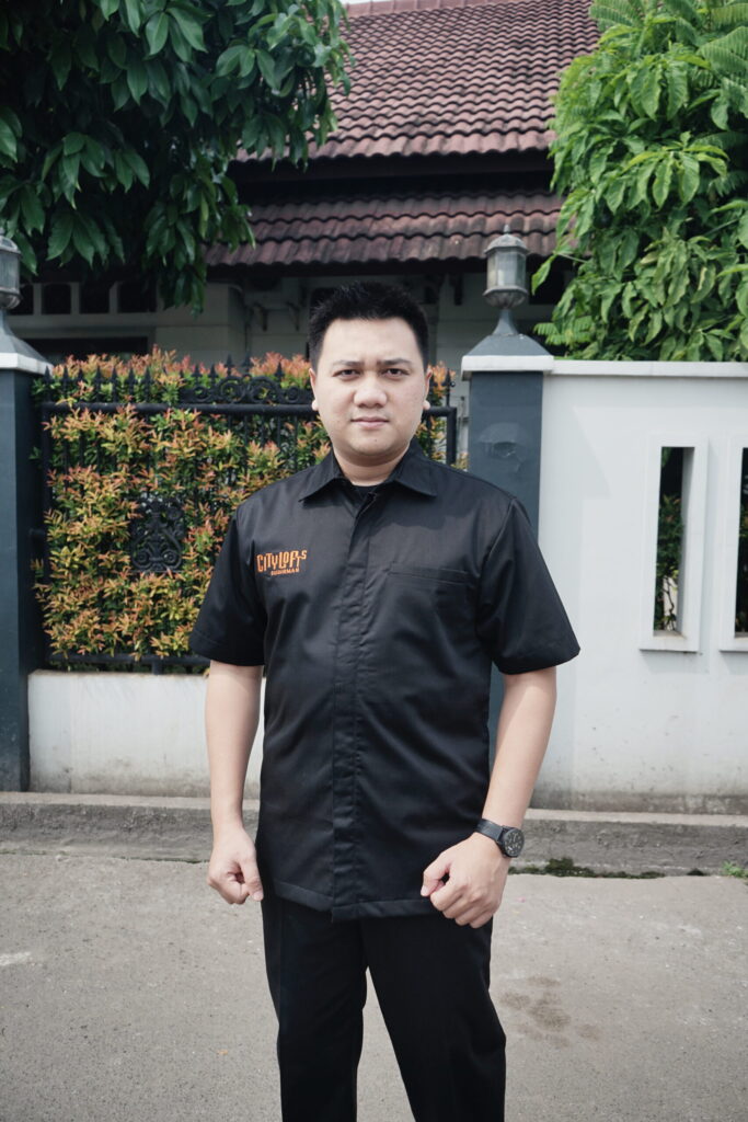 warna hitam seragam satpam